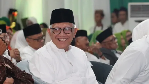 Gus Kikin: Jejak Tebuireng di Puncak Nahdlatul Ulama